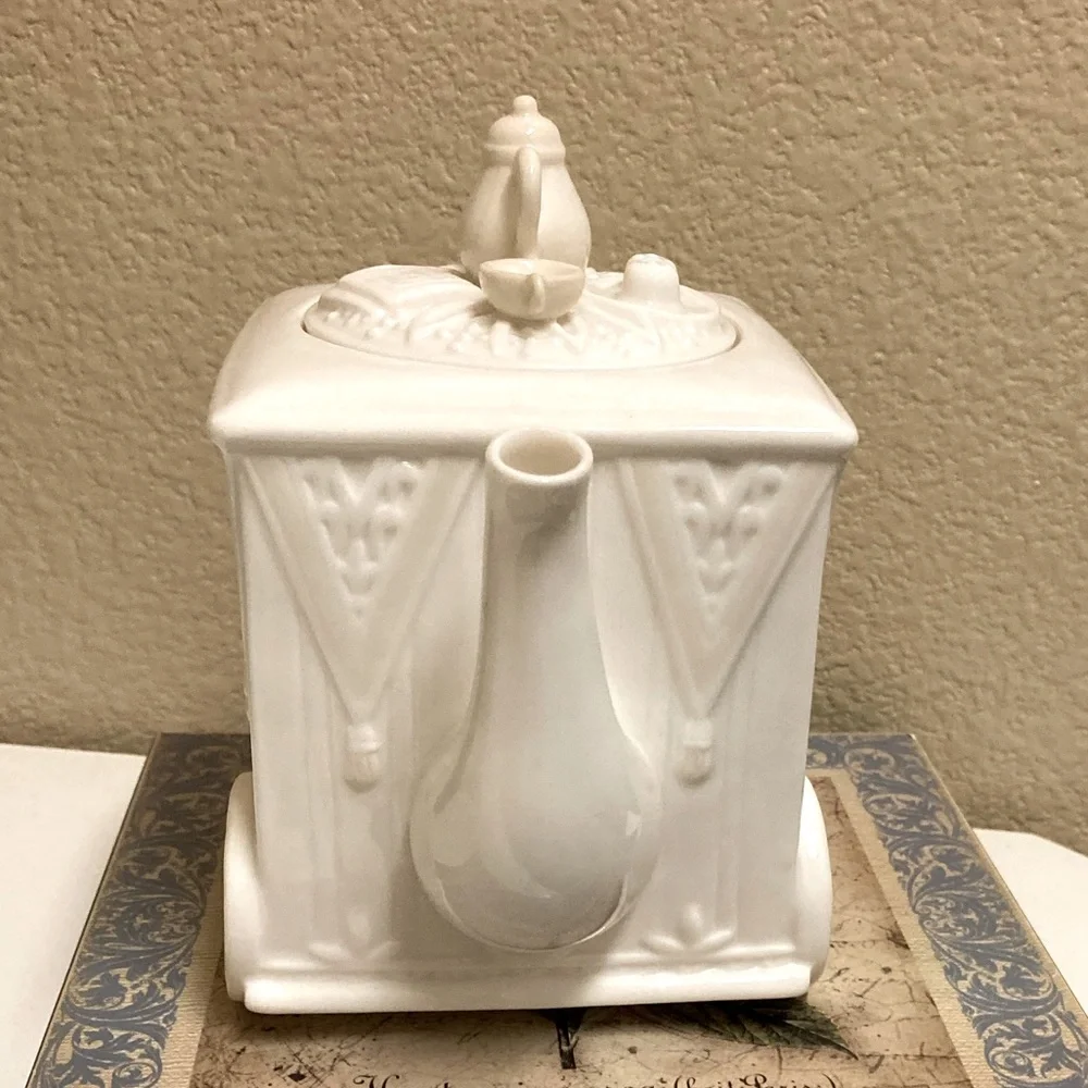 Lenox Teapot - Butlers Pantry - Picture 4 of 10